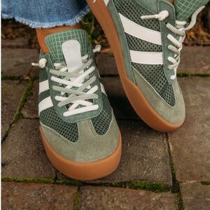 NWOT Steve Madden Verdict Suede Green Sneakers - 7